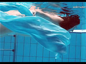 Piyavka Chehova hefty bouncy jummy bosoms underwater